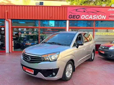 Usado SsangYong Rodius Limited 178 CV (130 kW) 2017 Gris / plata Monovolumen