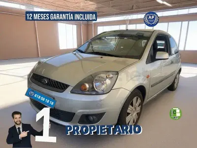 Usado Ford Fiesta 70 CV (51 kW) 2007 Gris / plata Utilitario