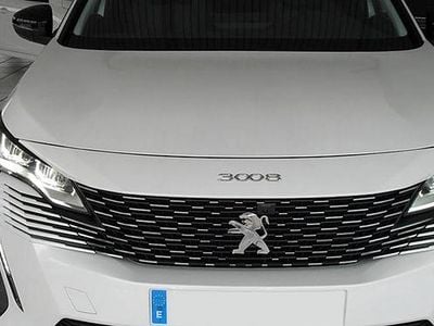 Begagnad Peugeot 3008 Allure 131 HK (96 kW) 2022 Vit SUV