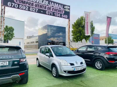 Usado Renault Grand Modus Dynamique 100 CV (73 kW) 2009 Gris / plata Monovolumen
