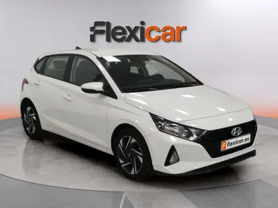 Usado Hyundai i20 101 CV (74 kW) 2022 Blanco Utilitario