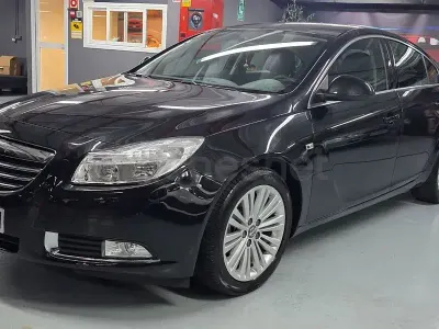 Usado Opel Insignia Edition 140 CV (102 kW) 2011 Negro Berlina