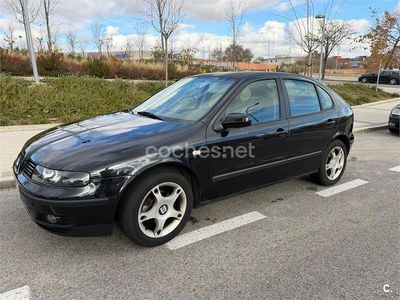 Usado Seat Leon Sport 110 CV (80 kW) 2003 Negro Utilitario