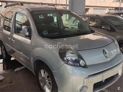 Usado Renault Kangoo Dynamique 110 CV (80 kW) 2012 Gris / plata Monovolumen