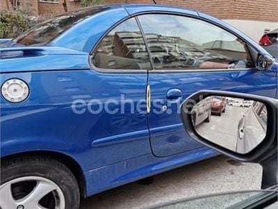 Usado Peugeot 206 CC 110 CV (80 kW) 2005 Azul Descapotable