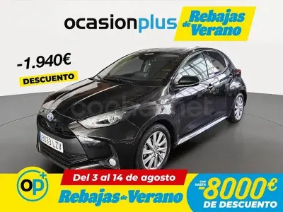 Usado Toyota Yaris Hybrid Active 116 CV (85 kW) 2022 Negro Berlina