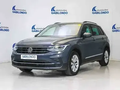 Usado VW Tiguan Life 150 CV (110 kW) 2022 Gris / plata SUV