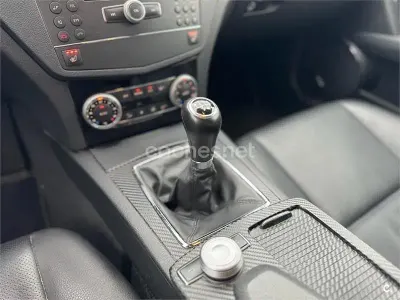 Usado Mercedes C200 136 CV (100 kW) 2009 Gris / plata Berlina