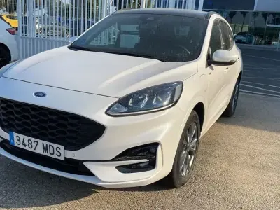 Usado Ford Kuga ST-Line 225 CV (165 kW) 2023 Blanco SUV