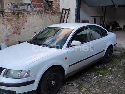 Usado VW Passat 90 CV (66 kW) 1997 Blanco Berlina