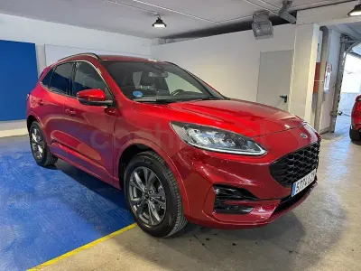 Usado Ford Kuga ST-Line X 225 CV (165 kW) 2022 Rojo SUV