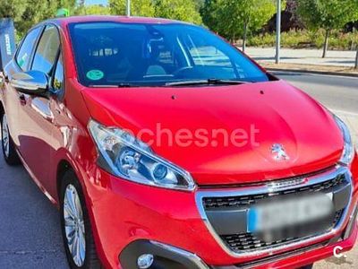 Usado Peugeot 208 Signature Sky 110 CV (80 kW) 2019 Rojo Utilitario