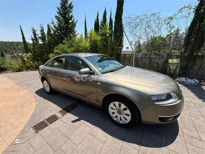Usado Audi A6 140 CV (102 kW) 2005 Gris / plata Berlina