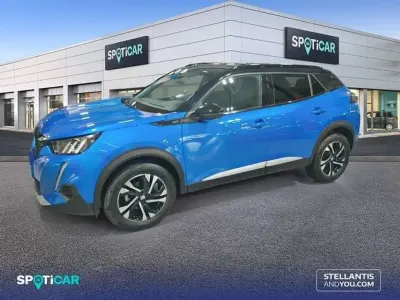 Usado Peugeot 2008 GT-line 131 CV (96 kW) 2023 Azul SUV