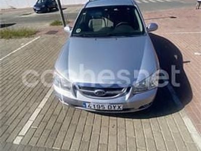 Usado Kia Cerato EX 112 CV (82 kW) 2006 Gris / plata Berlina