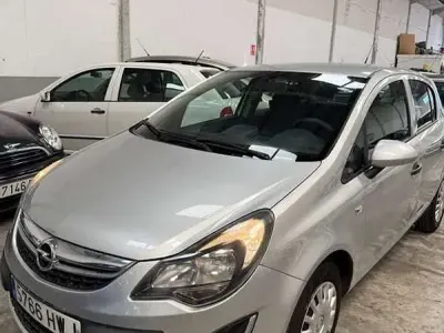 Usado Opel Corsa Selective 75 CV (55 kW) 2014 Gris Utilitario