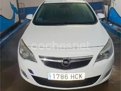 Usado Opel Astra Enjoy 115 CV (84 kW) 2011 Blanco Berlina