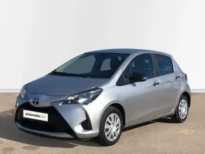 Usado Toyota Yaris Active 111 CV (81 kW) 2019 Gris Berlina