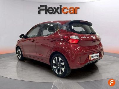 Usado Hyundai i10 67 CV (49 kW) 2023 Rojo Utilitario