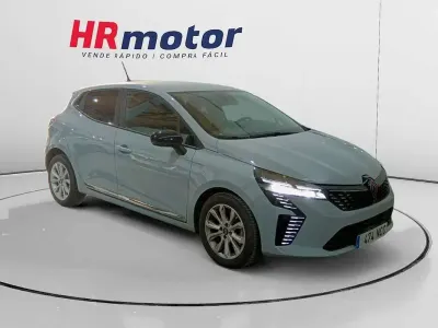 Usado Renault Clio Evolution 101 CV (74 kW) 2025 Gris Utilitario
