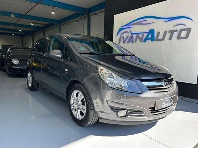 Usado Opel Corsa Cosmo 101 CV (74 kW) 2011 Gris Utilitario