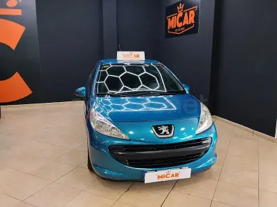 Usado Peugeot 207 70 CV (51 kW) 2009 Azul Berlina