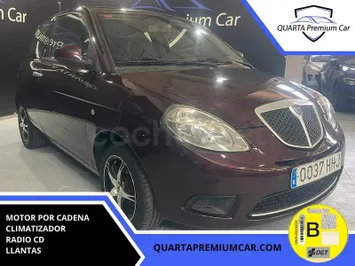 Usado Lancia Ypsilon 75 CV (55 kW) 2011 Granate Utilitario