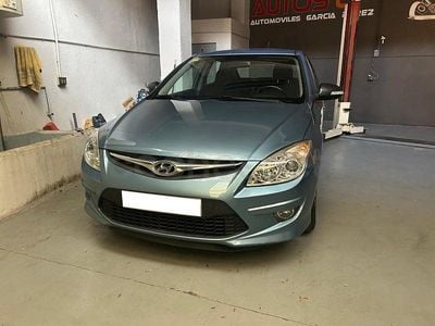 Begagnad Hyundai i30 Comfort 90 HK (66 kW) 2011 Blå Sedan
