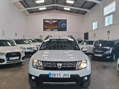 Usado Dacia Duster Lauréate 109 CV (80 kW) 2015 Blanco SUV