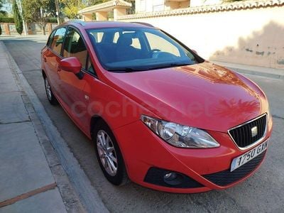 Usado Seat Ibiza ST Reference 90 CV (66 kW) 2010 Rojo Familiar