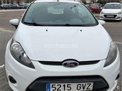 Usado Ford Fiesta Trend 82 CV (60 kW) 2010 Blanco Utilitario