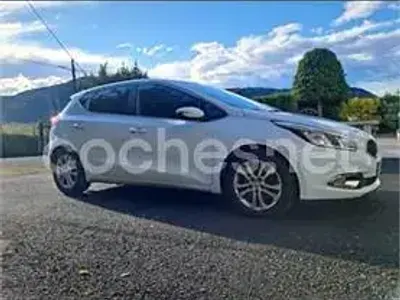 Usado Kia Ceed GT 90 HP (66 kW) 2014 Branco Sedan