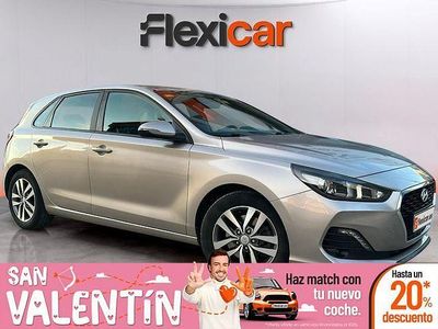 Usado Hyundai i30 120 CV (88 kW) 2019 Gris Berlina