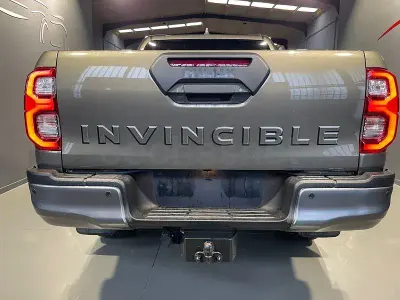 Nuevo Toyota HiLux 220 CV (161 kW) 2026 Marrón Pickup/Camioneta