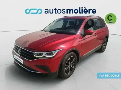 Usado VW Tiguan Life 150 CV (110 kW) 2022 Rojo SUV