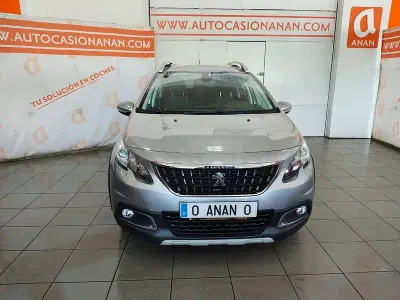 Usado Peugeot 2008 Allure 120 CV (88 kW) 2019 Gris / plata SUV