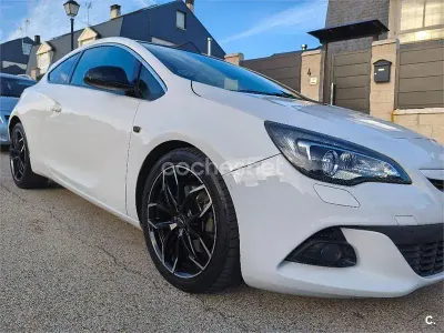 Usado Opel Astra GTC 195 CV (143 kW) 2015 Blanco Berlina