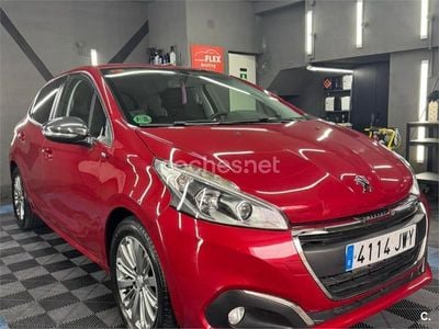 Usado Peugeot 208 Active 75 CV (55 kW) 2017 Granate Utilitario