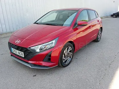 Usado Hyundai i20 79 CV (58 kW) 2025 Granate Utilitario