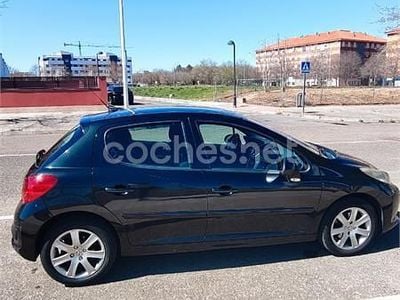 Usado Peugeot 207 Premium 110 CV (80 kW) 2008 Negro Berlina