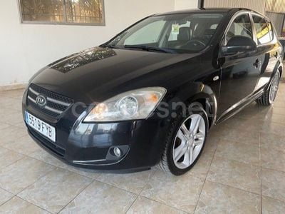 Usado Kia Ceed Active 115 CV (84 kW) 2007 Negro Utilitario
