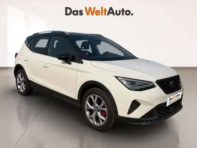 Usado Seat Arona FR 110 CV (80 kW) 2022 Blanco SUV