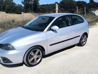 Usado Seat Ibiza 100 CV (73 kW) 2006 Gris / plata Utilitario