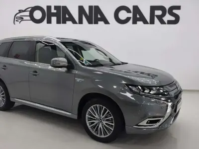 Usado Mitsubishi Outlander P-HEV 230 CV (169 kW) 2020 Gris / plata SUV