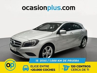 Usado Mercedes A180 Urban 109 CV (80 kW) 2015 Gris plata Utilitario