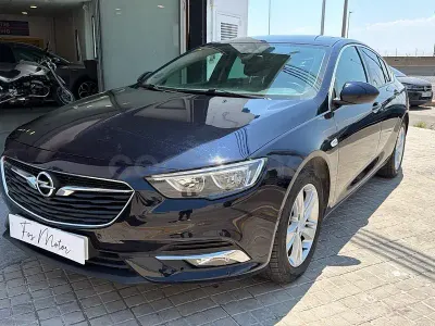 Usado Opel Insignia Business 136 CV (100 kW) 2019 Azul Berlina