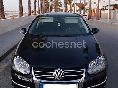 Usado VW Jetta Edition 105 CV (77 kW) 2010 Negro Berlina