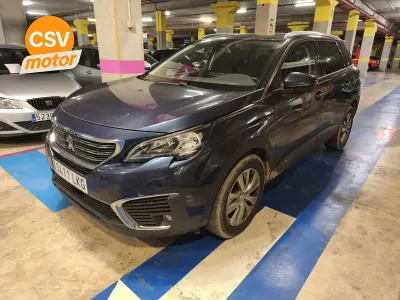 Usado Peugeot 5008 Active 120 CV (88 kW) 2017 Gris / plata Utilitario