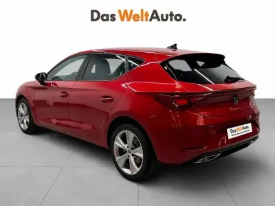 Usado Seat Leon FR 204 CV (150 kW) 2026 Rojo Berlina