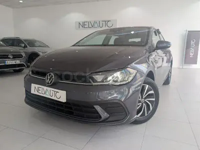 Usado VW Polo Life 95 CV (69 kW) 2022 Gris / plata Utilitario